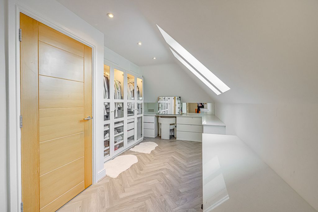 Additional image 35 of 5 bed detached house for saleSwale Road, Benfleet SS7