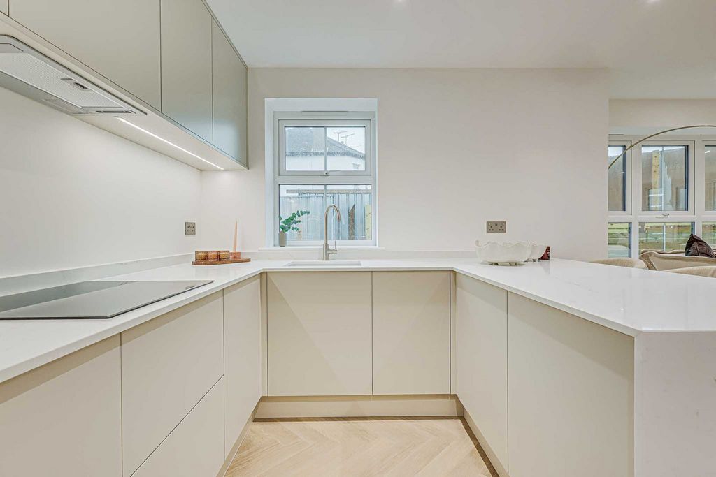 Additional image 11 of 2 bed flat for saleHall Crescent, Benfleet SS7