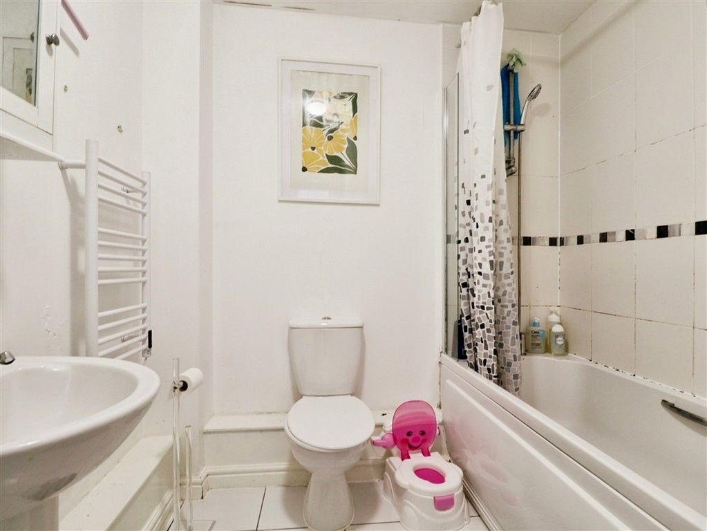 1 bed flat for saleBroadway, Cardiff CF24 photo 3