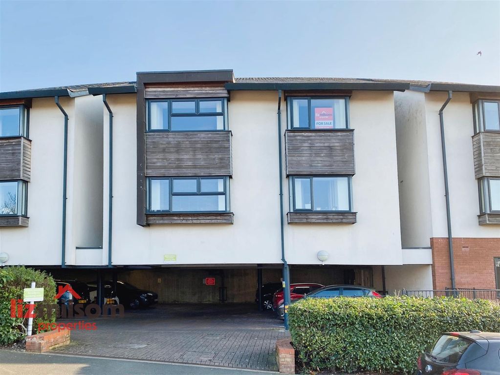 1 bed flat for sale2nd Floor Apartment, Oakland Village, Hall Farm Road, Swadlincote DE11
