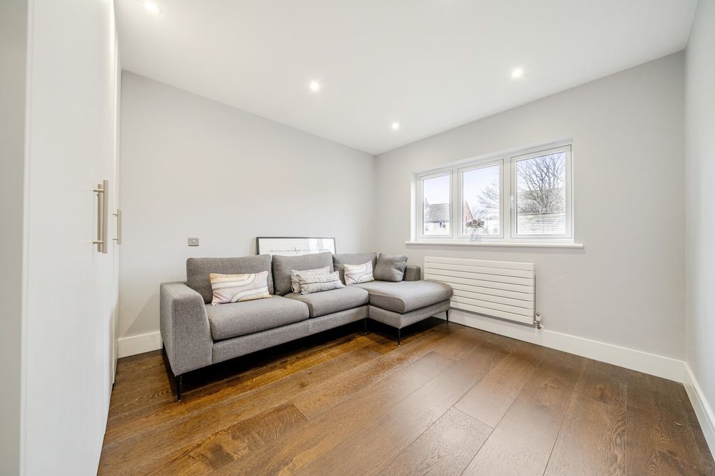 Additional image 15 of 5 bed semi-detached house for saleBrasted Close, Bexleyheath DA6