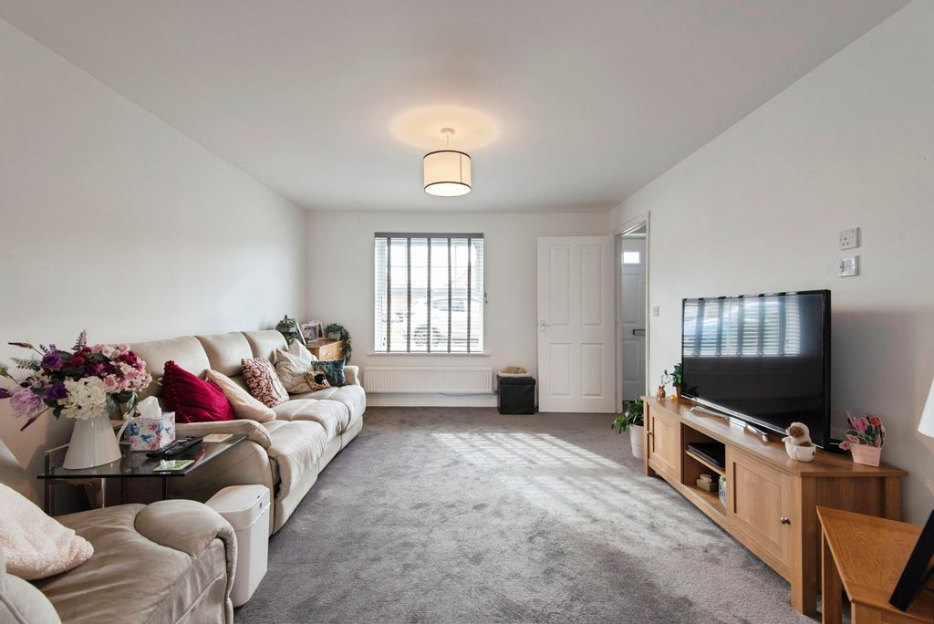 Additional image 6 of 5 bed town house for saleWalton Grove, Biggleswade, Bedfordshire SG18