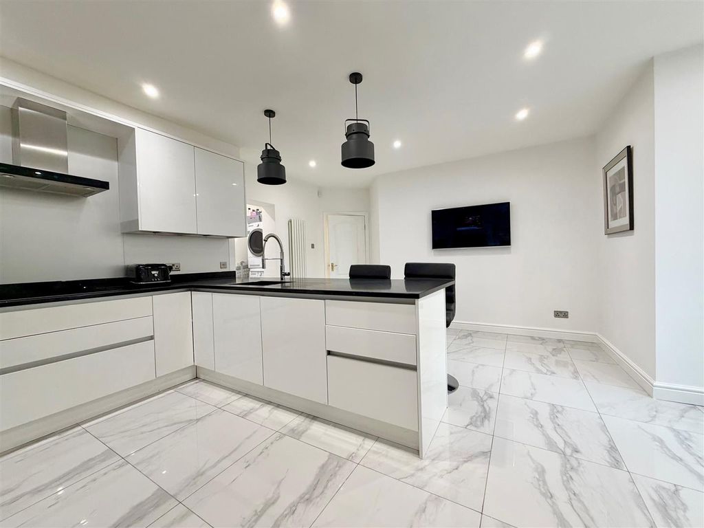 Additional image 7 of 3 bed flat for saleBooth Road, Altrincham WA14