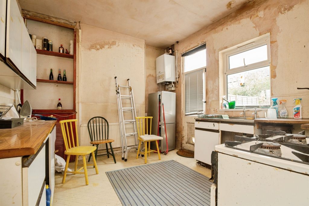 3 bed end terrace house for salePrince Leopold Street, Adamsdown, Cardiff CF24 photo 3