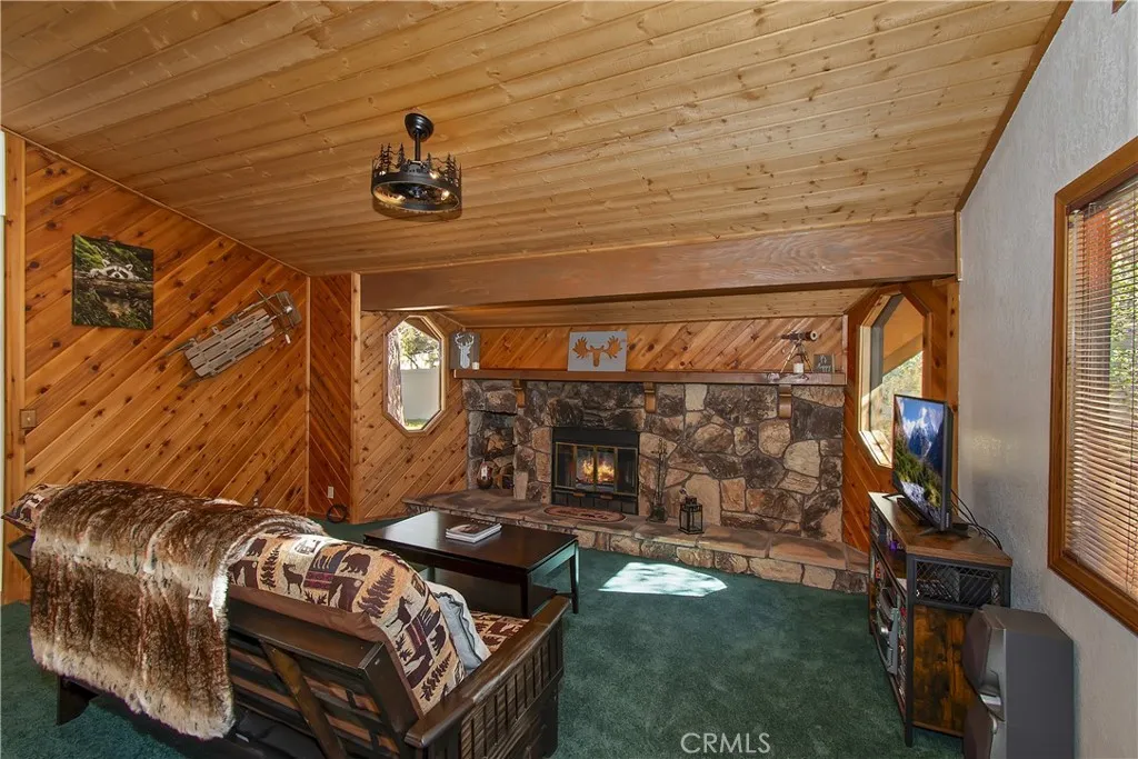 Additional image 9 of 843 Victoria Ln, Sugarloaf, CA 92386
