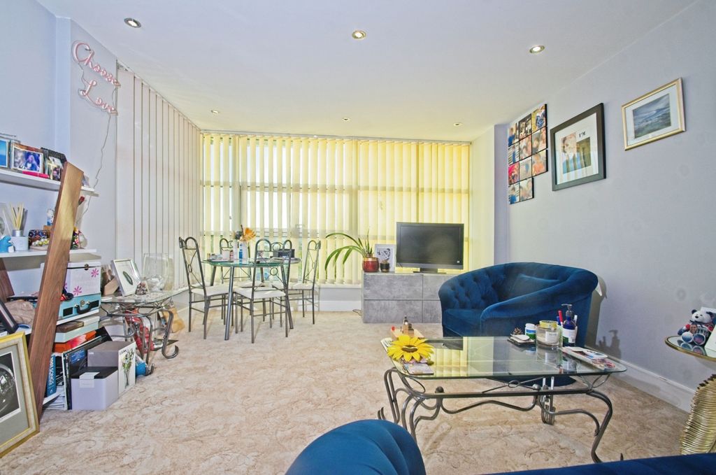 Additional image 4 of 2 bed flat for saleHavannah Street, Cardiff CF10