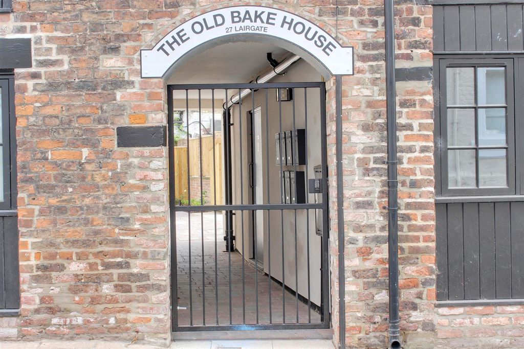 Additional image 7 of 1 bed flat for saleSaturday Market Place/Lairgate, Beverley HU17