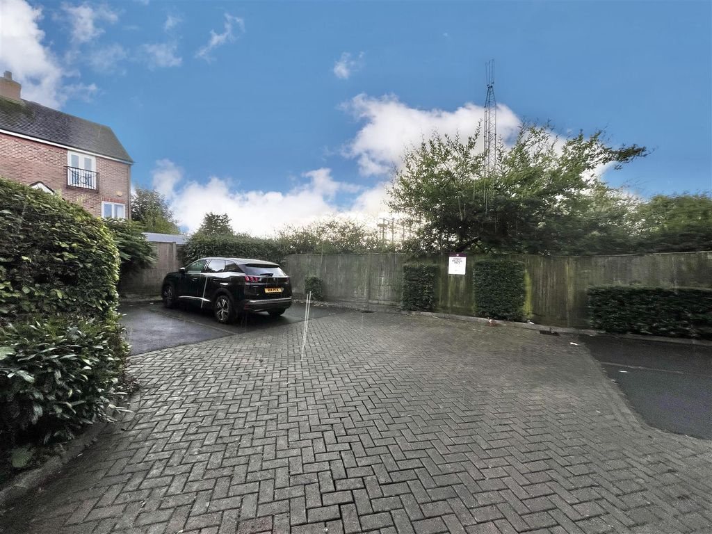 Additional image 10 of 2 bed flat for saleArderne Place, Alderley Edge, Cheshire SK9