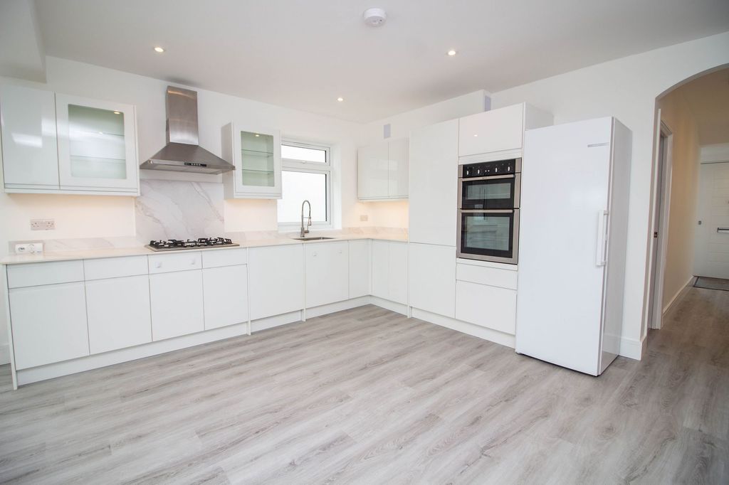 Additional image 7 of 4 bed semi-detached bungalow for saleSt Georges Drive, Carpenders Park, Watford WD19