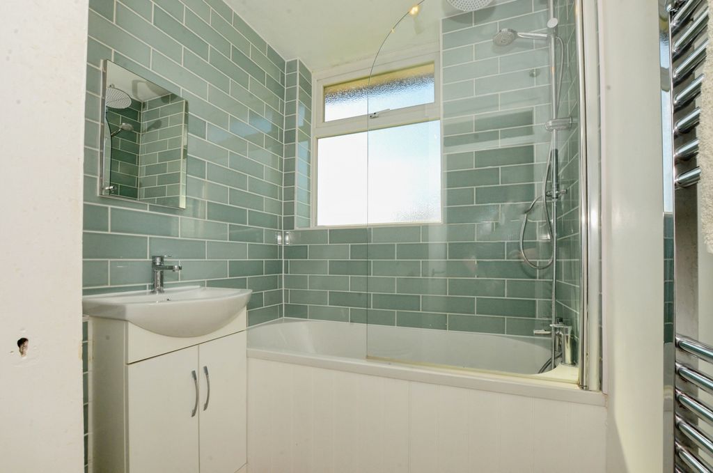 Additional image 11 of 2 bed flat for saleShirley Road, Abbots Langley WD5