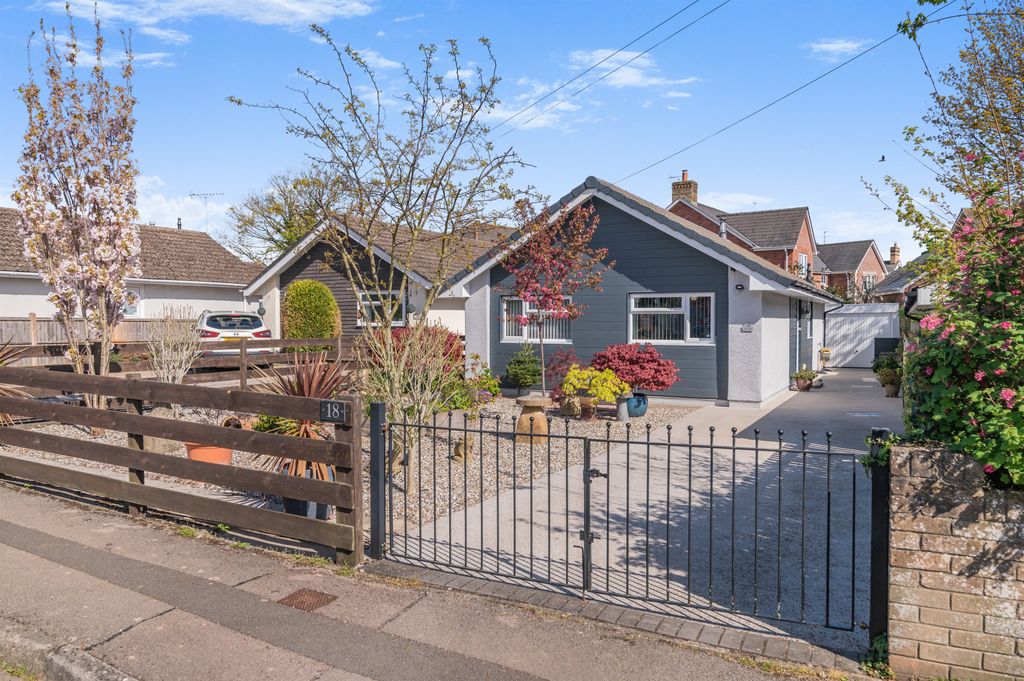 2 bed bungalow for saleSunnyvale, Raglan, Usk, Monmouthshire NP15