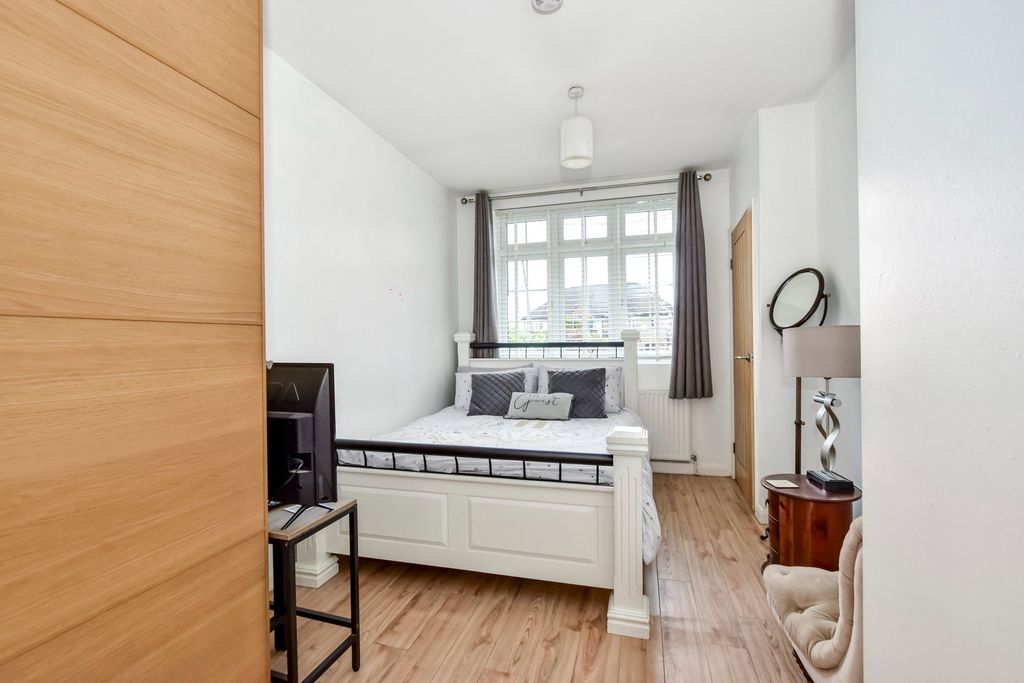 Additional image 13 of 4 bed semi-detached house for saleGallows Hill Lane, Abbots Langley WD5