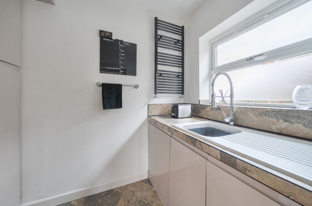 Additional image 10 of 5 bed bungalow for saleOatlands Road, Shinfield, Reading RG2