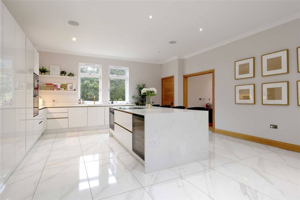 Additional image 6 of 6 bed detached house for salePenn Road, Knotty Green, Beaconsfield, Buckinghamshire HP9