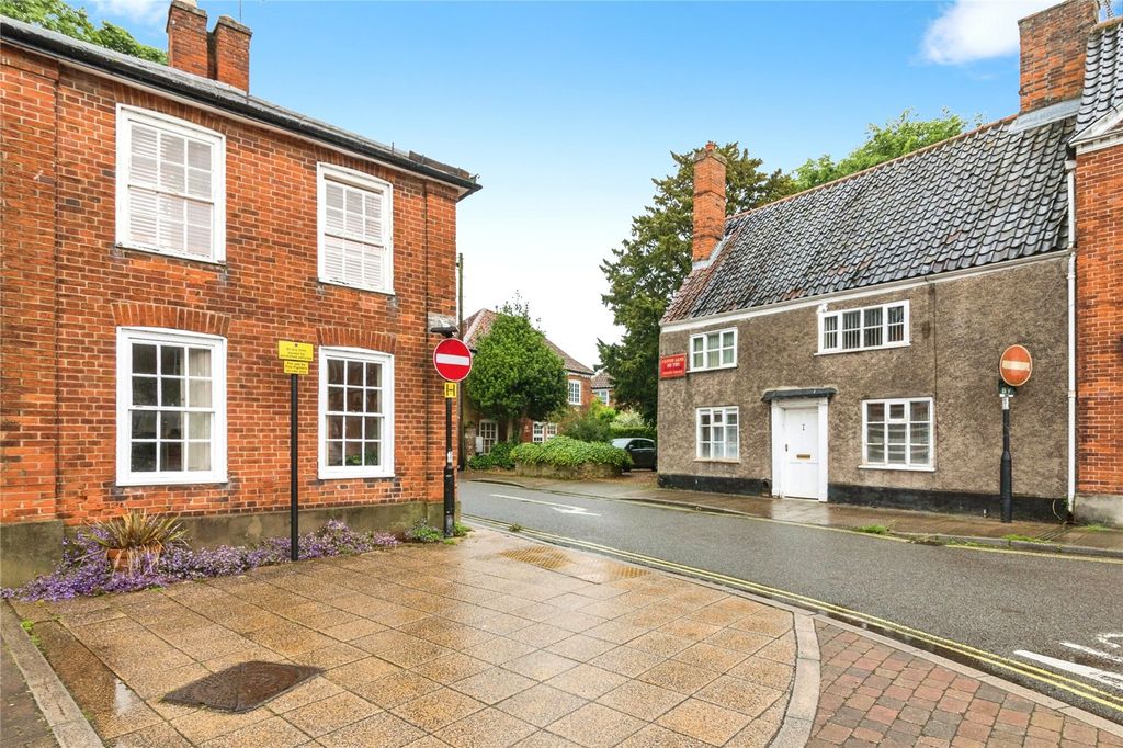 2 bed detached house for saleOld Market, Beccles, Suffolk NR34