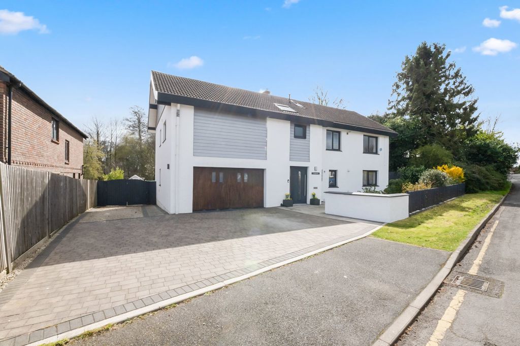 6 bed detached house for salePark Road, Kennington, Ashford, Kent TN24