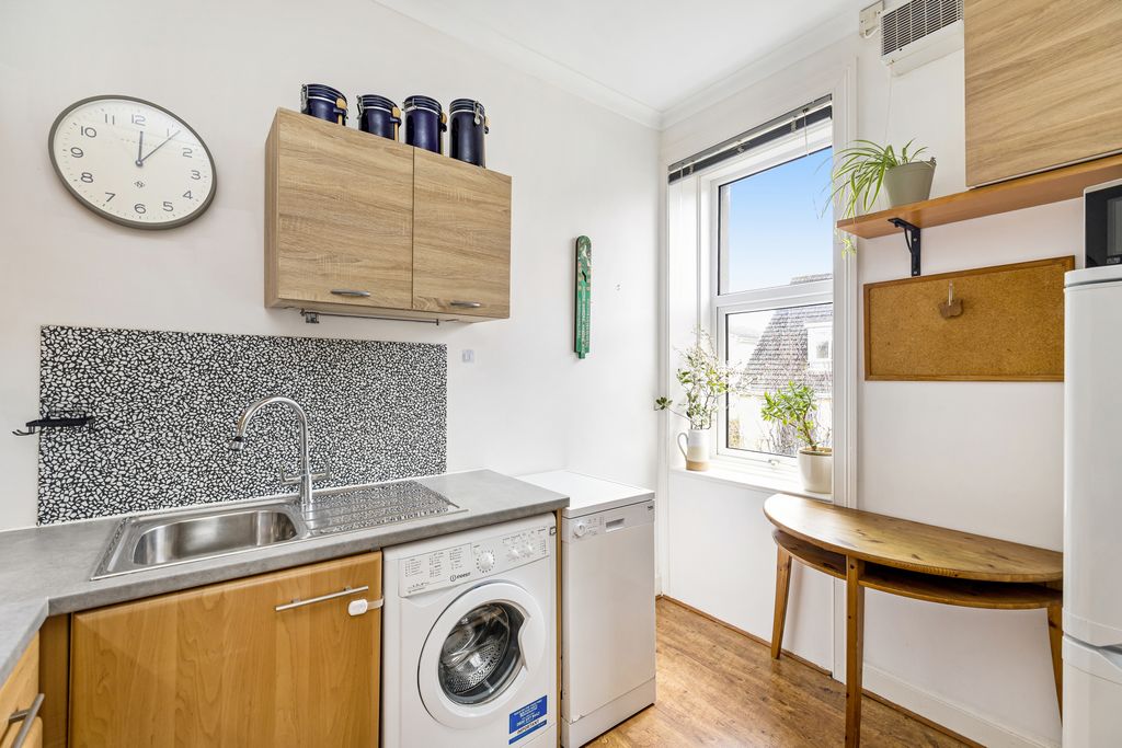 Additional image 4 of 1 bed flat for sale15/8 Belmont Road, Juniper Green, Edinburgh EH14