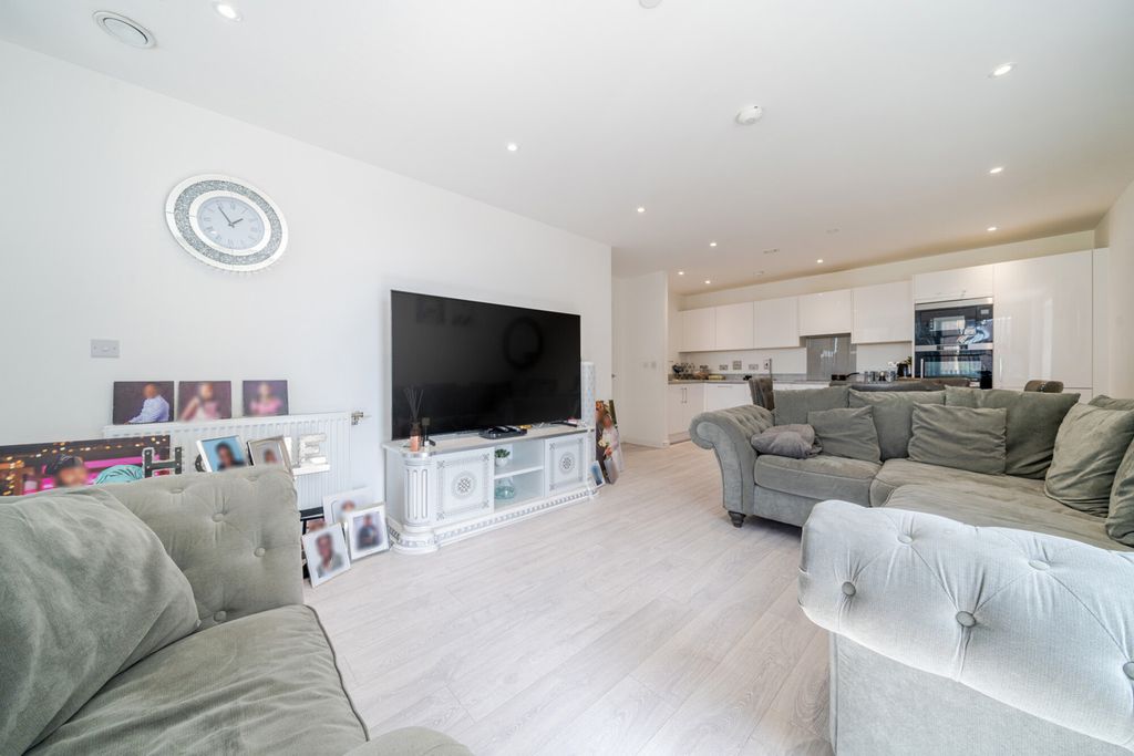 Additional image 16 of 3 bed flat for saleRegal Walk, Bexleyheath DA6
