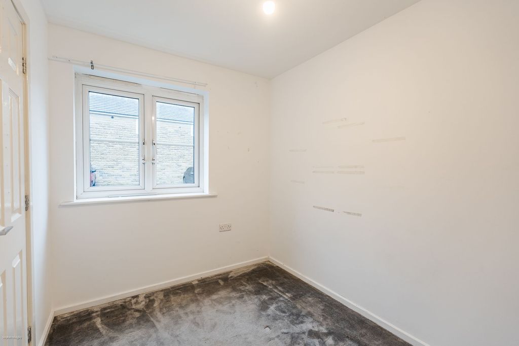 Additional image 8 of 2 bed flat for saleHighfield Chase, Dewsbury WF13