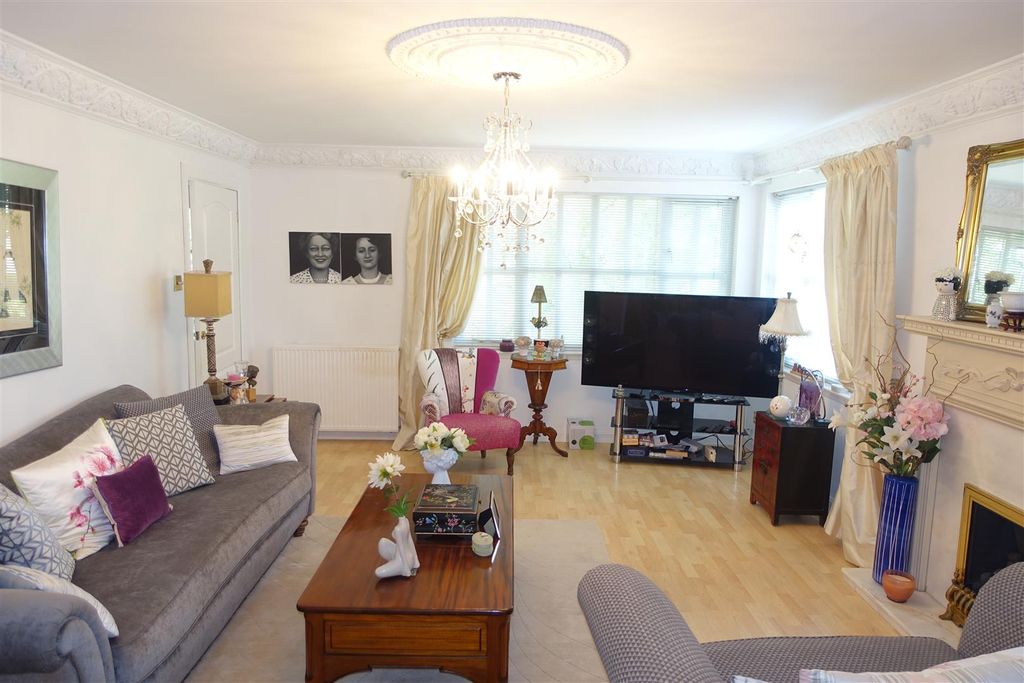 Additional image 2 of 4 bed detached house for saleMarjoribanks Street, Bathgate EH48