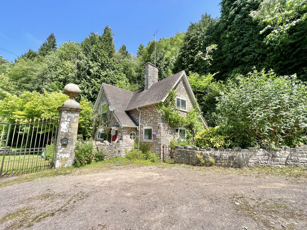 3 bed detached house for saleImpressive Iron Gated, 3 Bedroom Country Home, Wellhead Lodge, Usk Road, Itton, Chepstow, Monmouthshire NP16