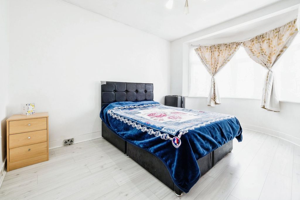 Additional image 13 of 3 bed terraced house for saleSt Thomas Gardens, Ilford IG1