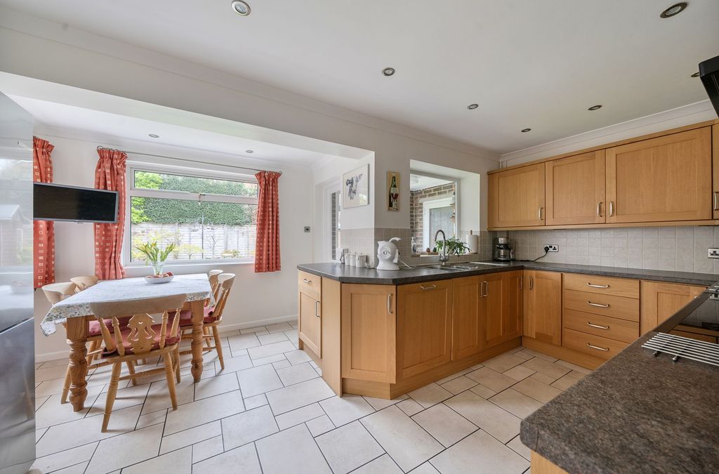 Additional image 3 of 4 bed detached house for saleLindens Close, Emsworth PO10