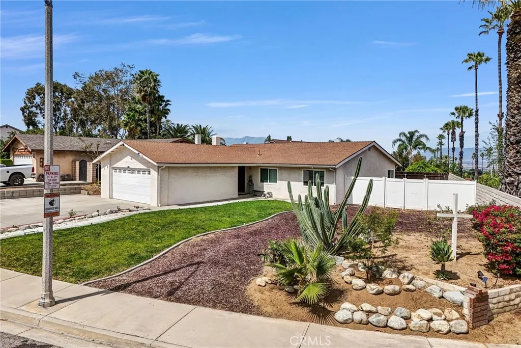 2111 Whitestone Drive, Riverside, CA 92506 photo 3