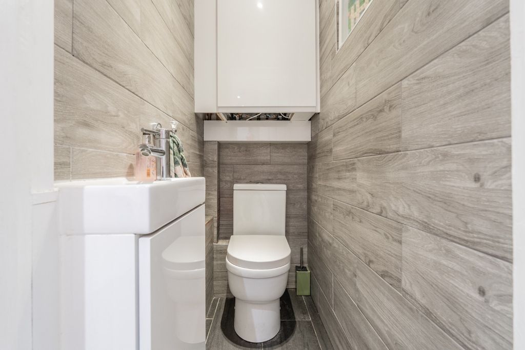 Additional image 14 of 5 bed detached house for saleGravel Hill Close, Bexleyheath, Kent DA6