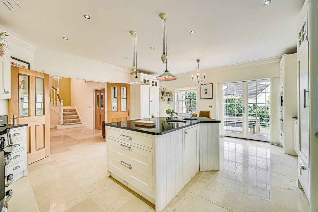 Additional image 9 of 5 bed detached house for saleVicarage Heights, Benfleet SS7