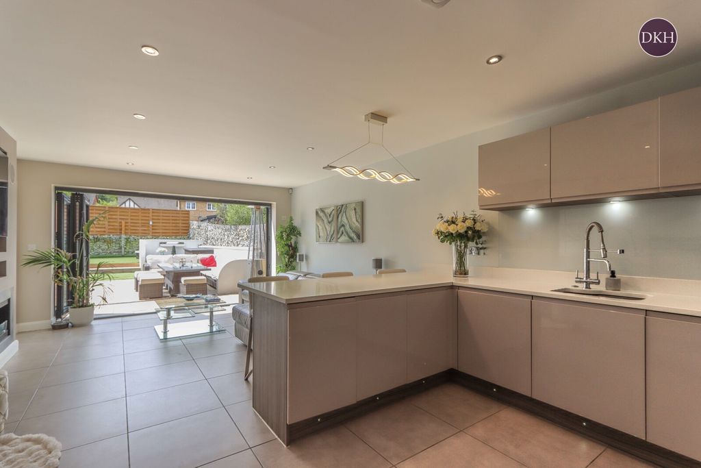 Additional image 6 of 3 bed semi-detached house for saleWoodside Road, Abbots Langley, Hertfordshire WD5