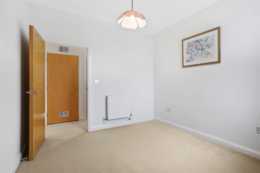 Additional image 14 of 2 bed flat for saleThe Tracery, Banstead SM7