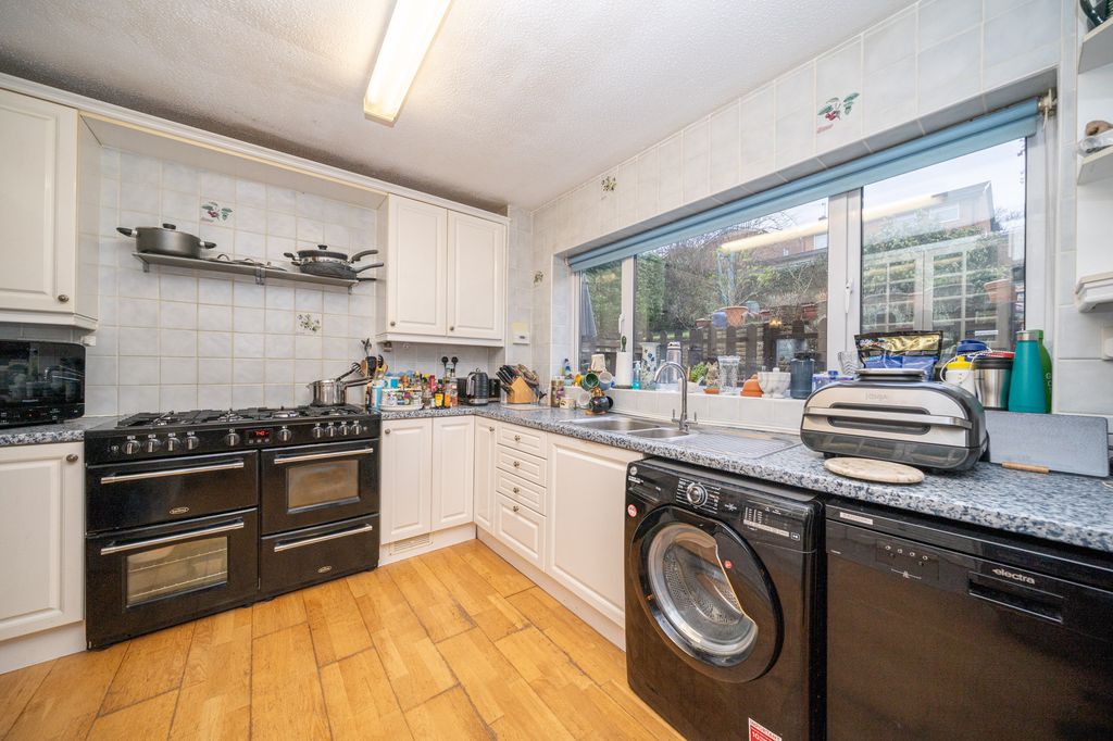 Additional image 8 of 5 bed detached house for saleFieldway, Berkhamsted HP4