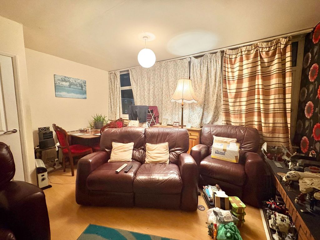 Additional image 5 of 2 bed flat for saleBrowns Lane, Dordon, Tamworth B78