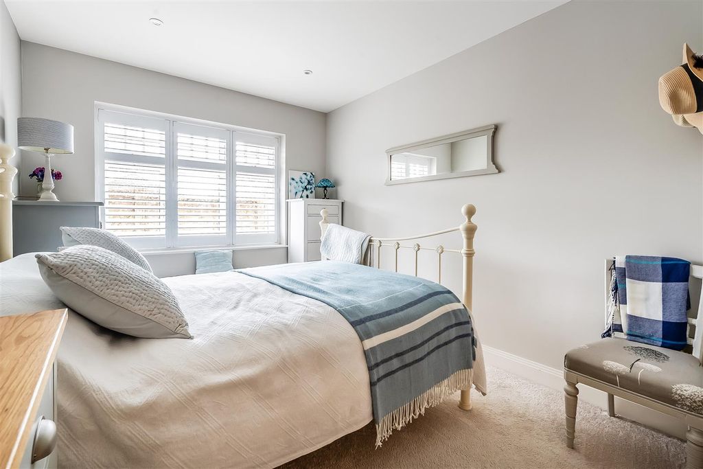 Additional image 19 of 3 bed detached bungalow for saleRoebuck Close, Ashtead KT21