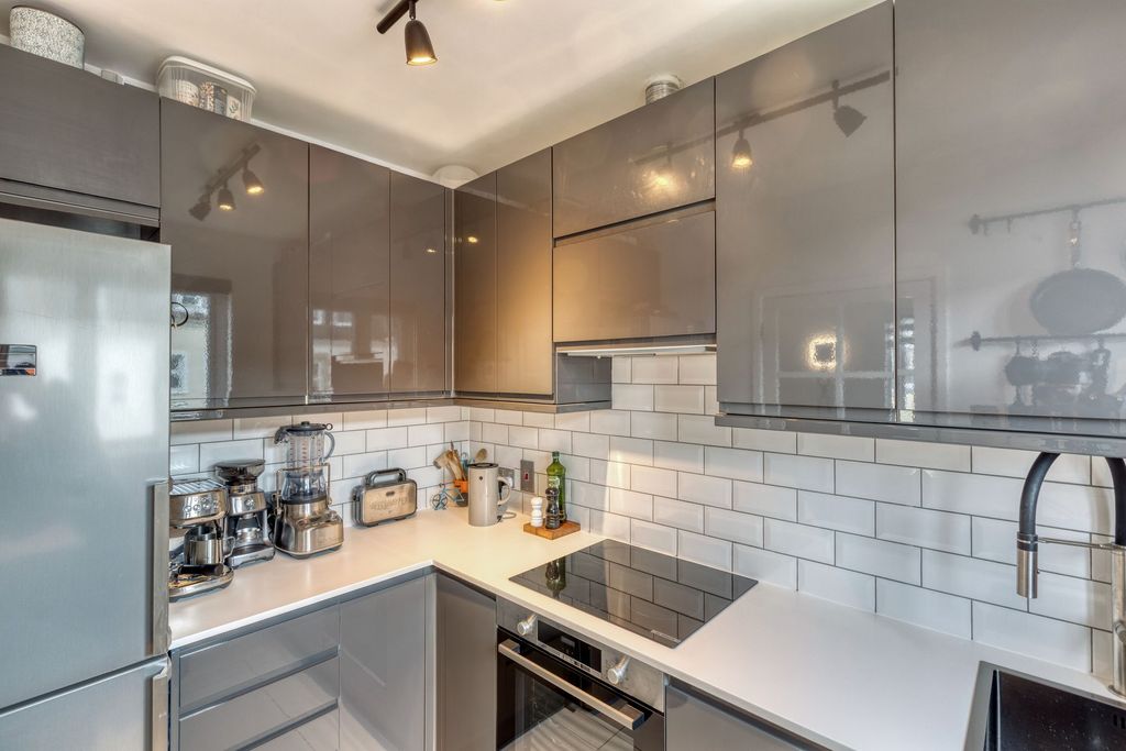 Additional image 12 of 2 bed flat for sale2 Windmark, Byron Lane, St Helier JE2