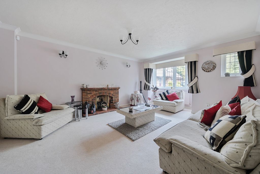 Additional image 4 of 6 bed detached house for saleFerguson Close, Bromley BR2