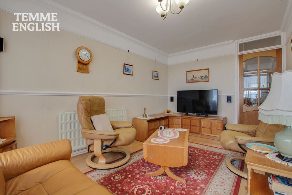 Additional image 4 of 2 bed flat for saleThe Vale, Basildon SS16