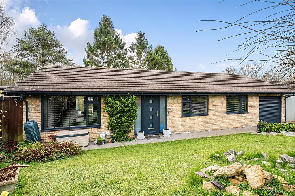 2 bed detached bungalow for saleManor Gardens, Beaminster, Dorset DT8