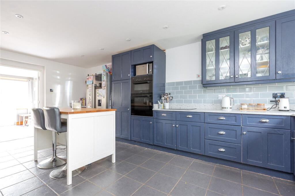 Dukes Close, Wincanton, Somerset, BA9 photo 2