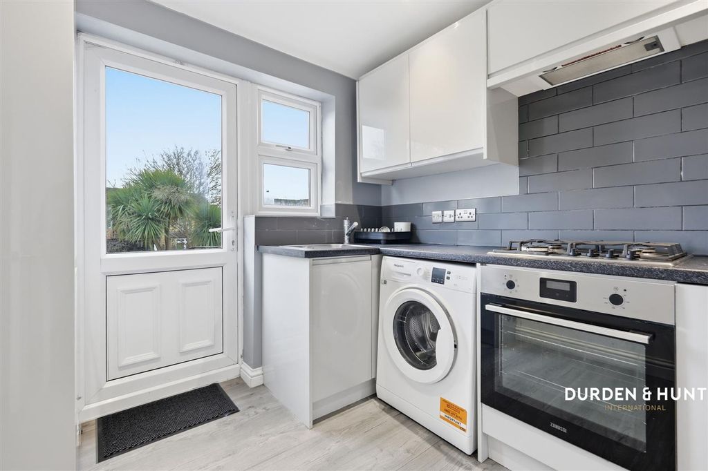 Additional image 6 of 2 bed flat for saleStanley Road, Hornchurch RM12