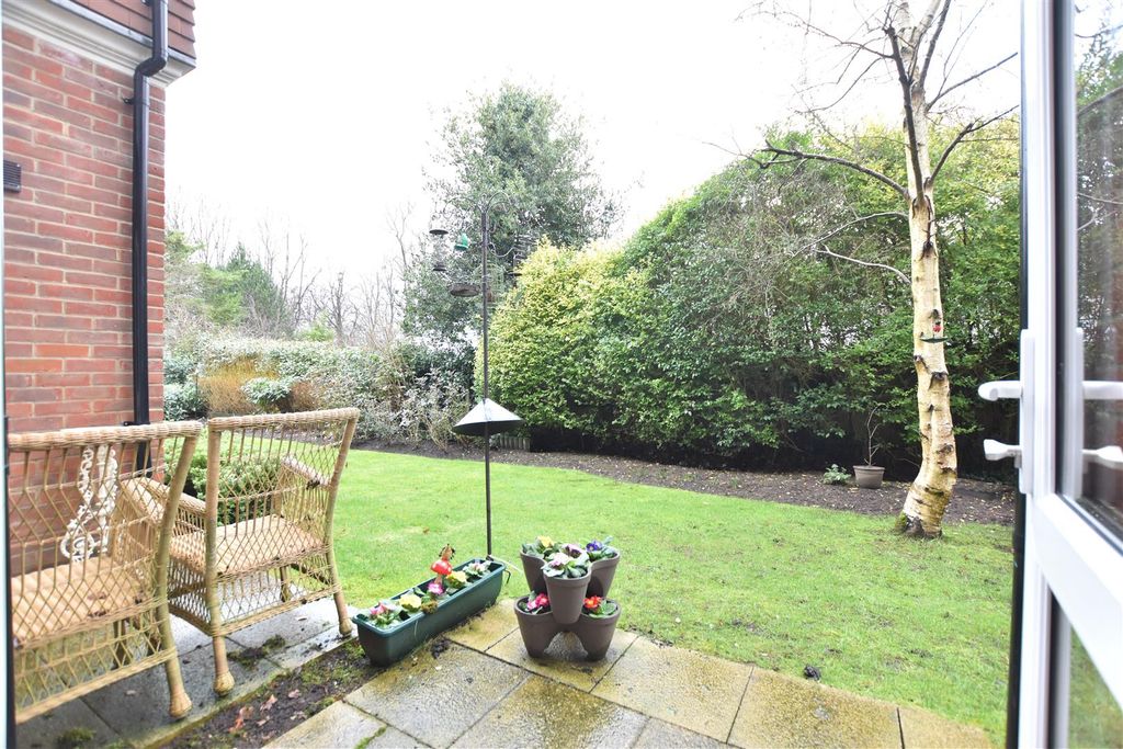Additional image 2 of 1 bed property for saleLeatherhead Road, Ashtead KT21