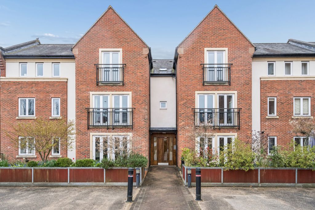 2 bed flat for saleGilbert Scott Court, Whielden Street, Amersham HP7