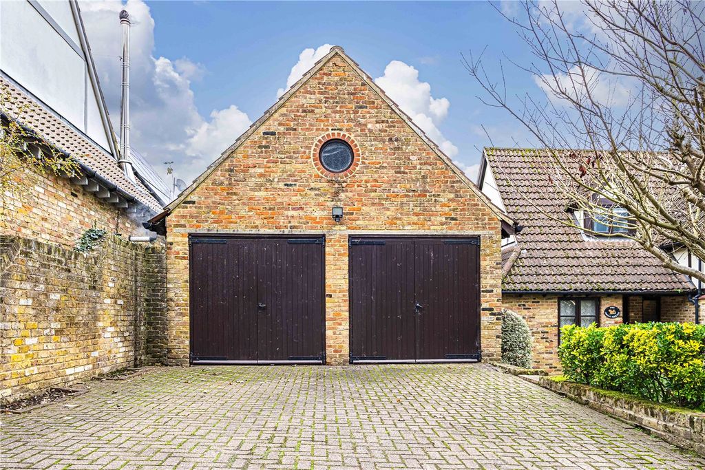 Additional image 24 of 4 bed detached house for saleCastle Gateway, Berkhamsted, Hertfordshire HP4