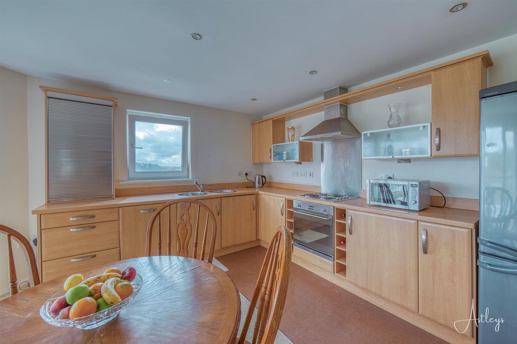 Additional image 10 of 3 bed flat for salePentre Doc Y Gogledd, Llanelli SA15