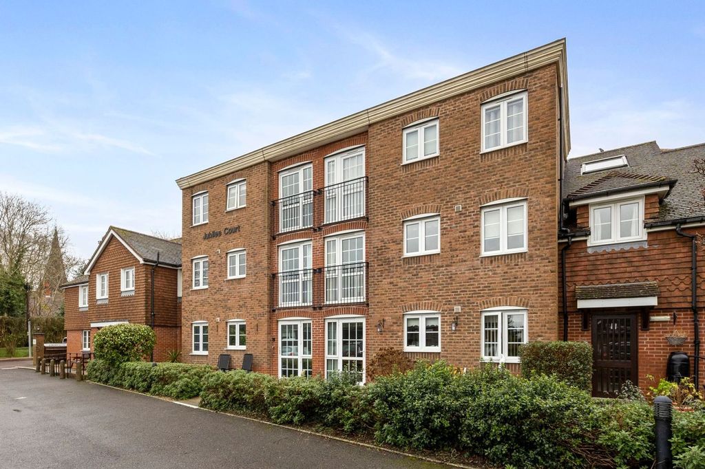 2 bed flat for saleHigh Street, Jubilee Court High Street RH14