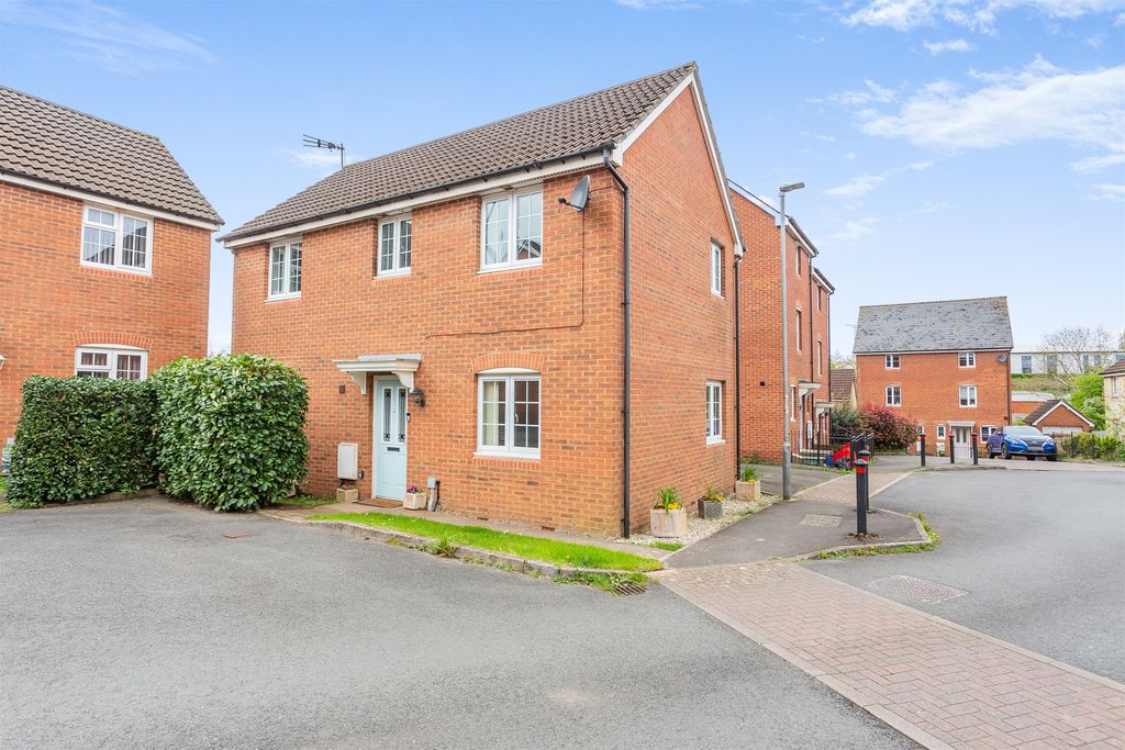 3 bed detached house for saleJames Stephens Way, Chepstow, Monmouthshire NP16