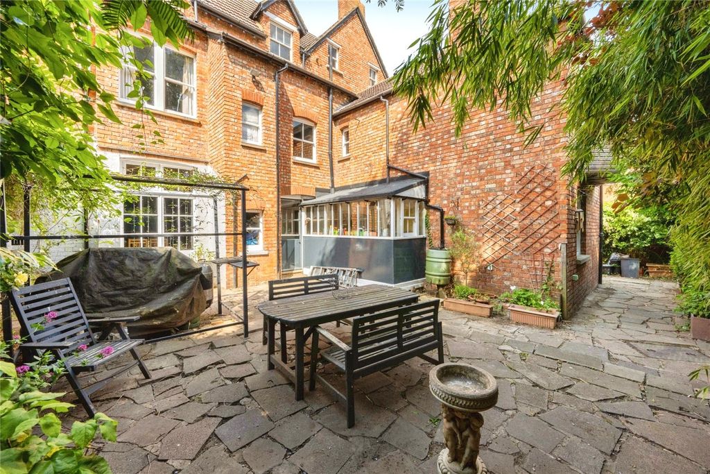 Additional image 29 of 11 bed detached house for saleLansdowne Road, Bedford, Bedfordshire MK40