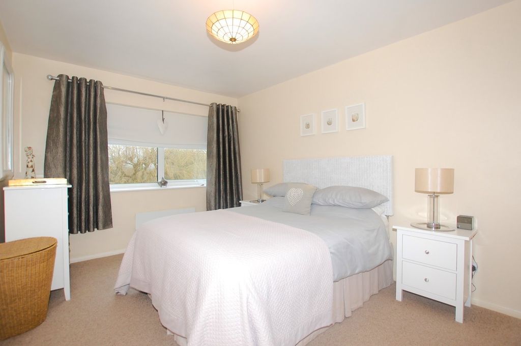 Additional image 4 of 2 bed flat for salePentlands, 58 Foxgrove Road, Beckenham BR3