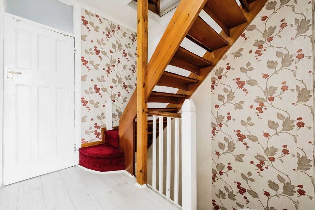 Additional image 10 of 3 bed terraced house for saleSt Thomas Gardens, Ilford IG1